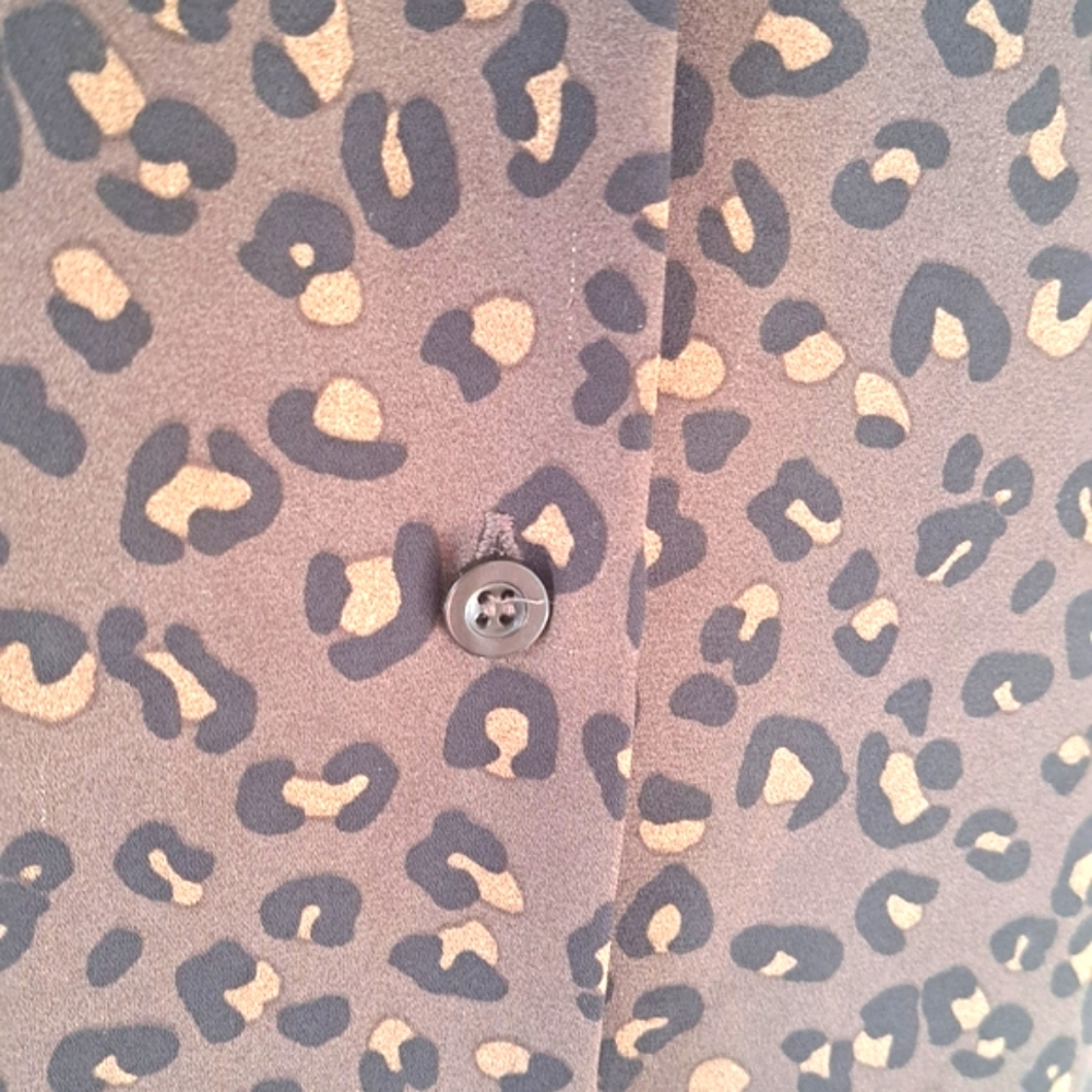 Chelsea & Theodore Leopard print Mobwife Cheetah button-down blouse, Size XXL. - Picture 2 of 9